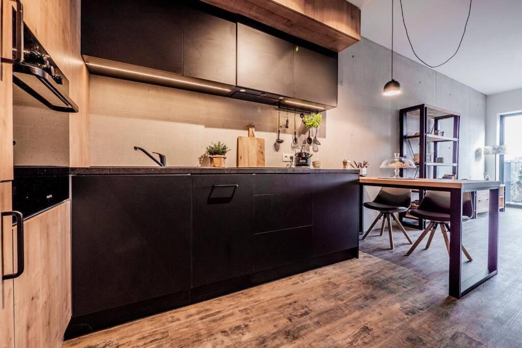 B10 Business Apartments 질리나 외부 사진