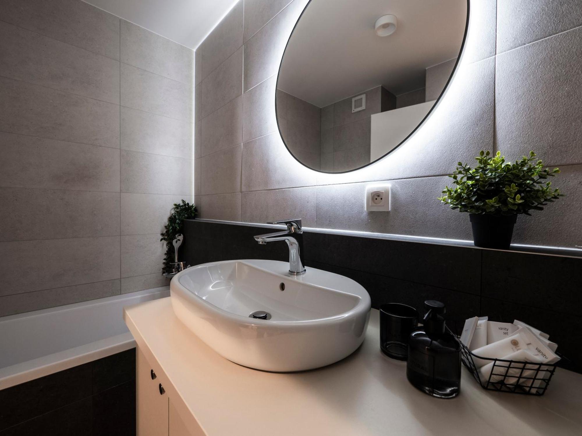 B10 Business Apartments 질리나 외부 사진